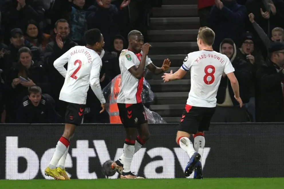 Southamptom eliminó al Manchester City y en la previa ovacionó a “Charly” Alcaráz