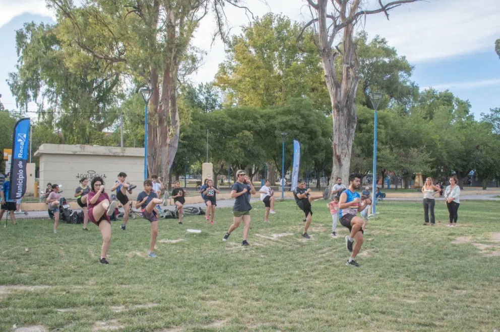 ¿Ya te enteraste? Comenzaron los talleres deportivos al aire libre en Roca 