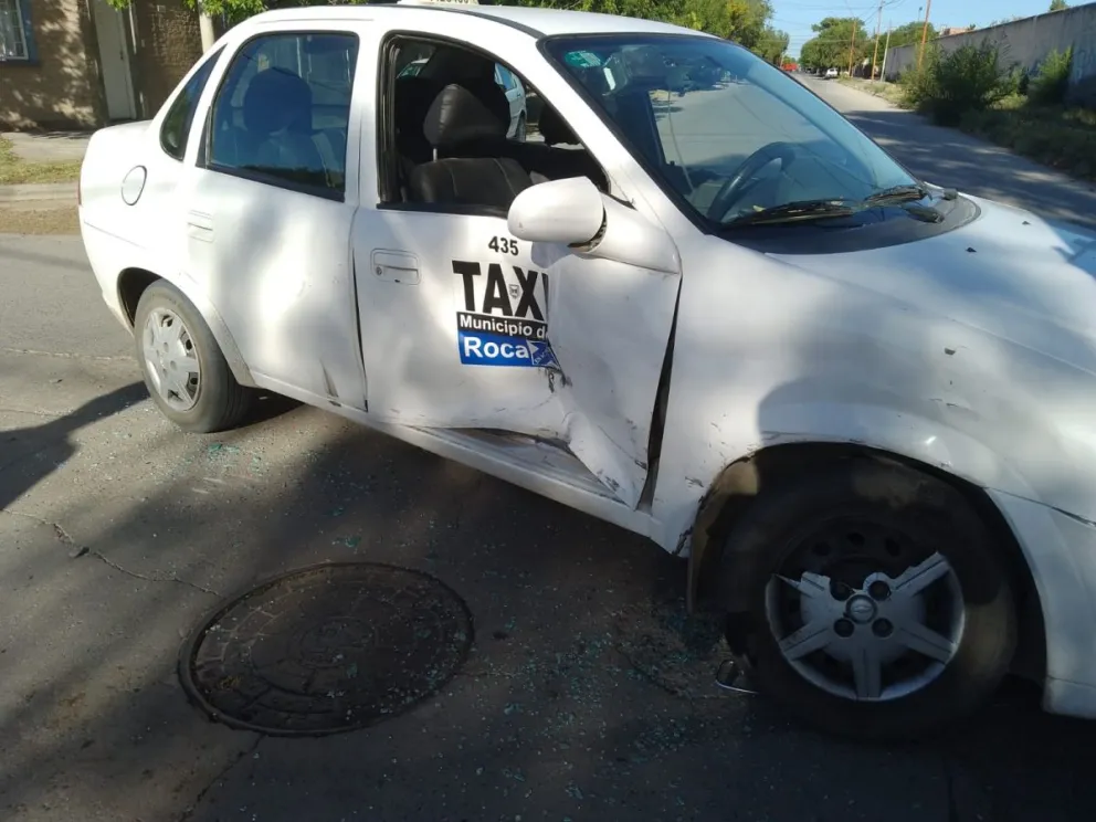 Una camioneta embistió a un Taxi y se dio a la fuga 