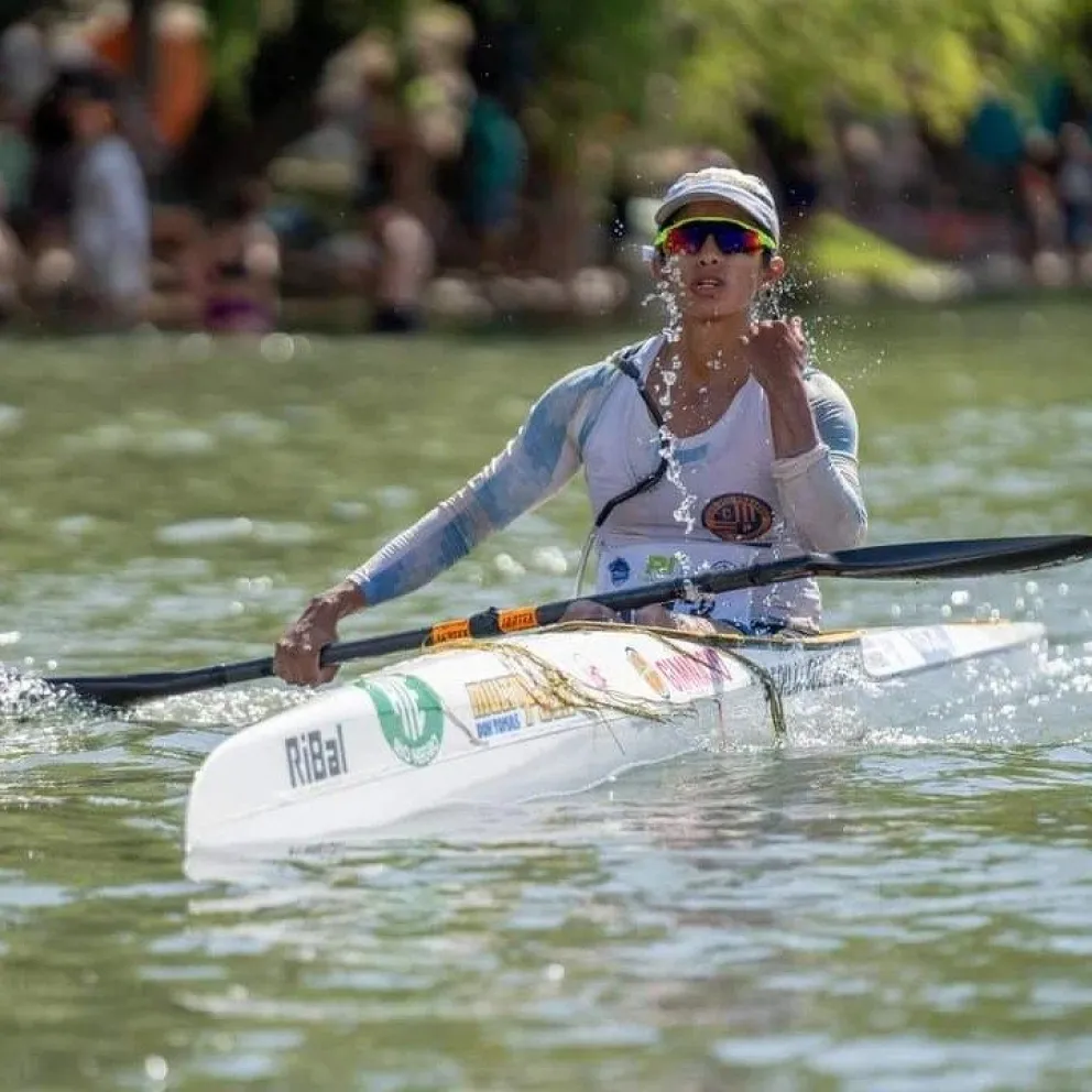 Cecilia Collueque se adueñó de las 7 etapas de la Regata del Río Negro 