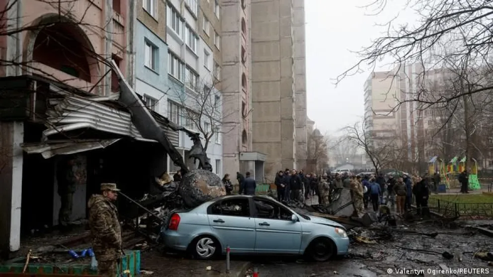 Un helicóptero cayó cerca de un jardín de infantes en Ucrania y ya hay 18 muertos, entre ellos su ministro de Interior 