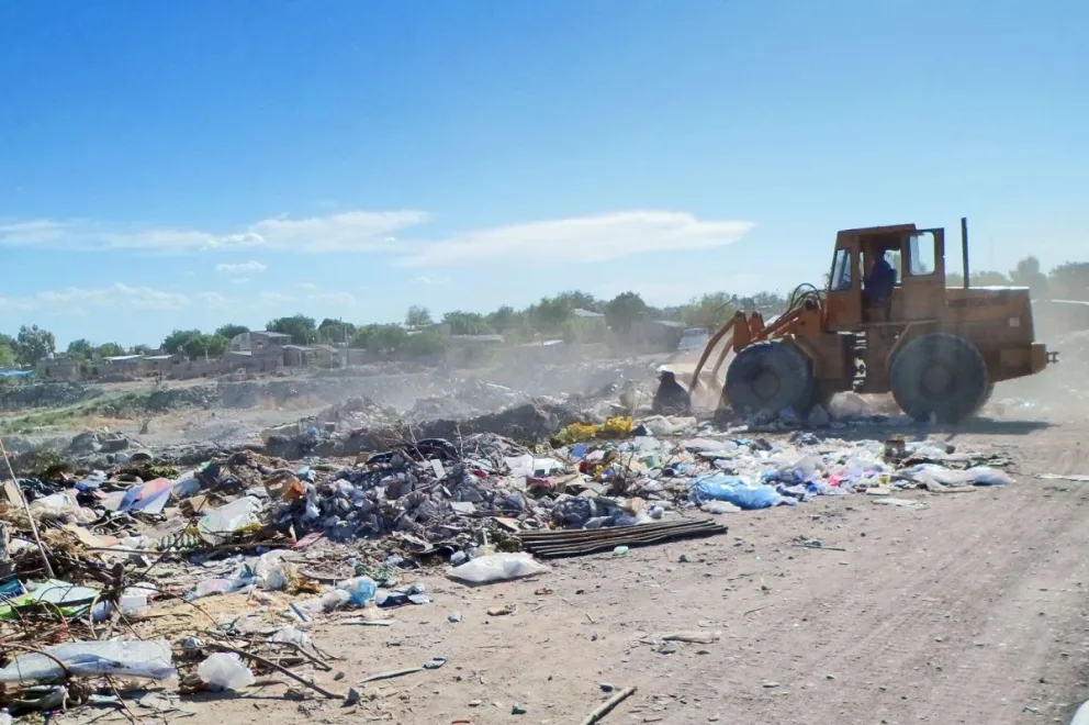 Operativo de limpieza y nivelación de calles en Barrio Nuevo