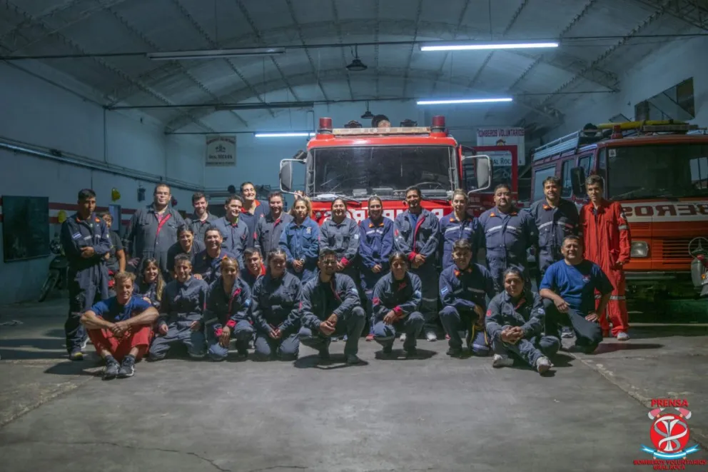 Bomberos de Roca se capacitaron en seguridad para trabajos en altura 