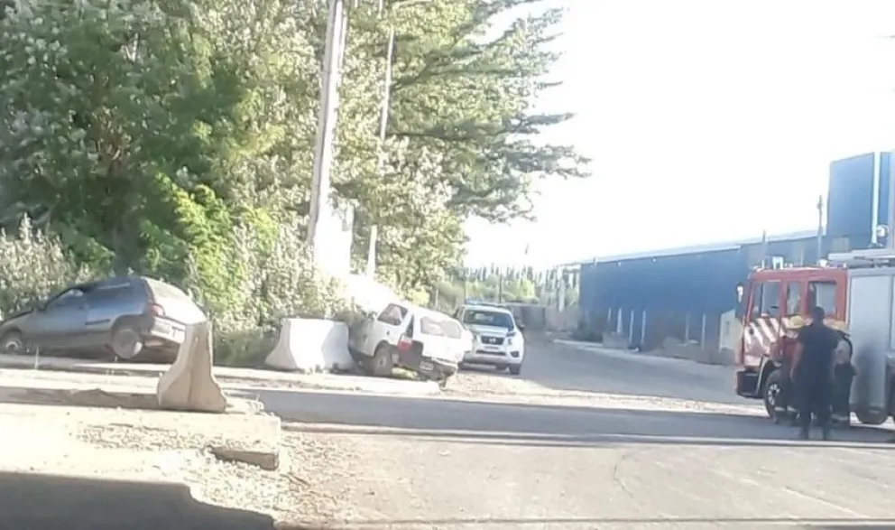 Fuerte choque en un cruce de la Ruta 22 terminó con un hombre internado 