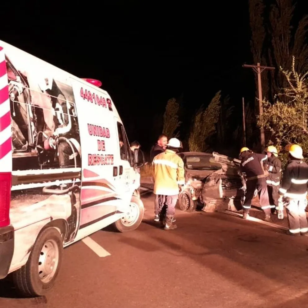 Volcó sobre Ruta 22 y el vehículo quedó destruido 