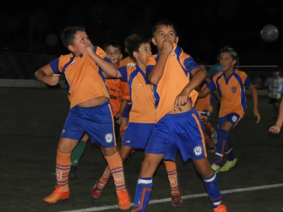 Deportivo Roca definirá hoy el título del Mundialito en la categoría 2010 