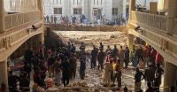 Atentado suicida en Pakistán deja al menos 28 muertos y 120 heridos al explotar una mezquita 