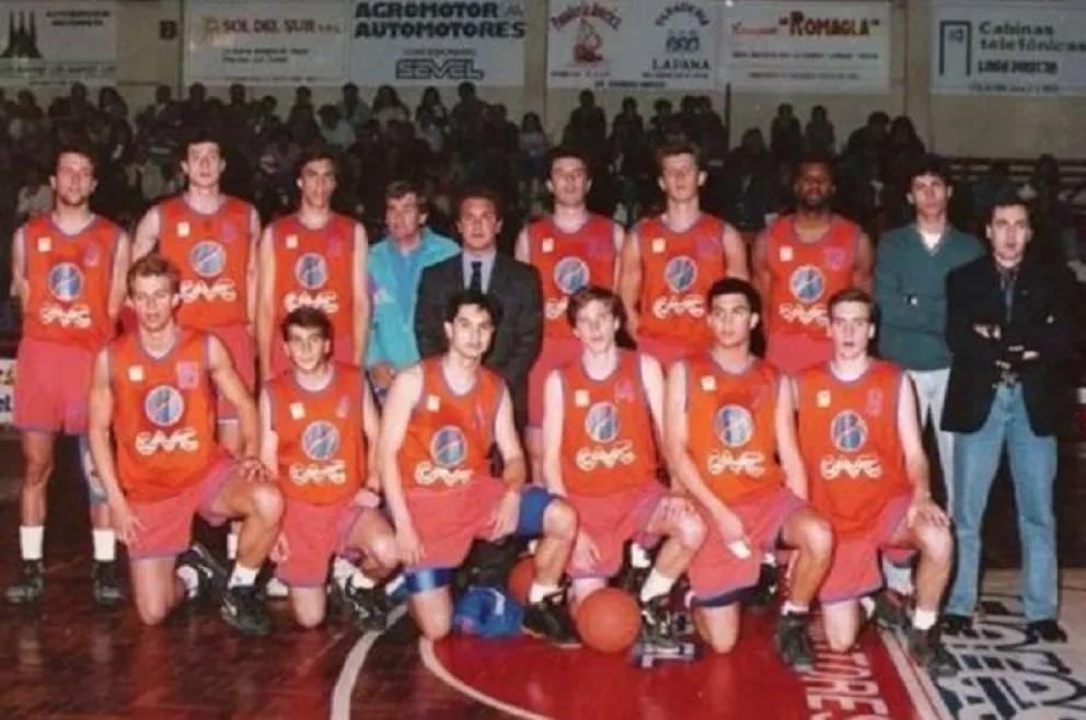 Deportivo Roca homenajeó a los históricos campeones del Torneo Nacional de Ascenso 