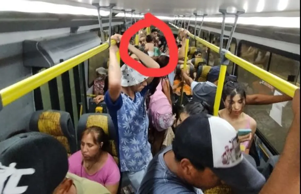 Quejas contra el transporte: colectivos repletos y gente que se queda sin viajar 