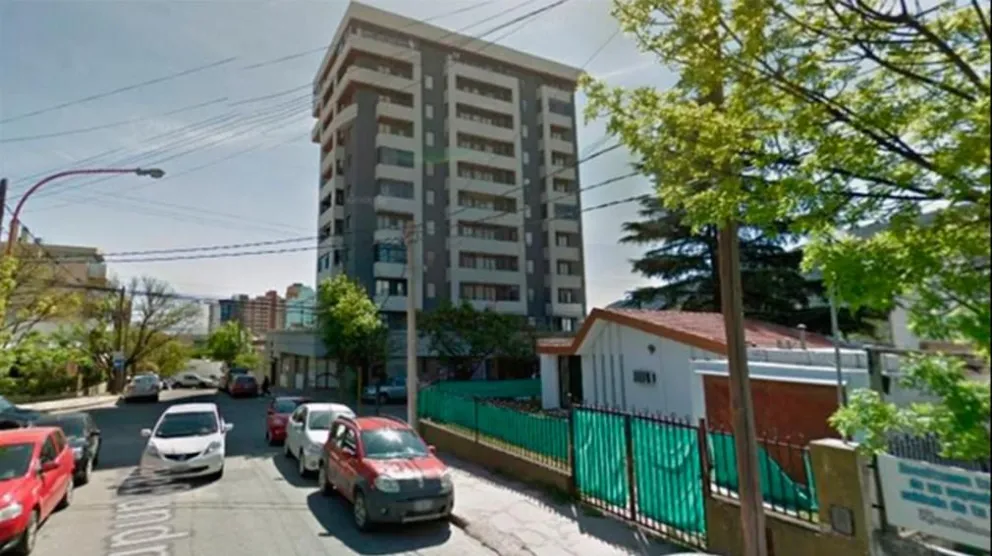Tragedia en Córdoba: una niña de dos años cayó desde un quinto piso y lucha por su vida