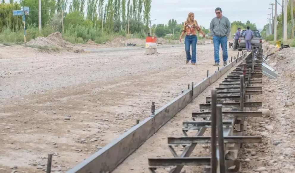  El tramo abarca hasta calle Alsina, donde se preveía realizar el pavimento flexible y obras complementarias. 