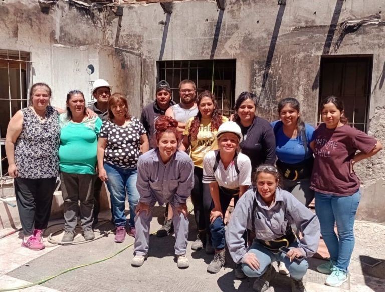 Roca solidario: gracias a la ayuda de la comunidad, Fer y su familia volvieron a su hogar tras el incendio