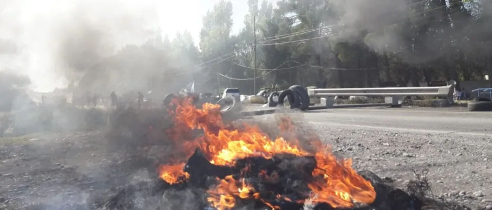 Policías retirados anuncian un corte total de Ruta 22 para la próxima semana