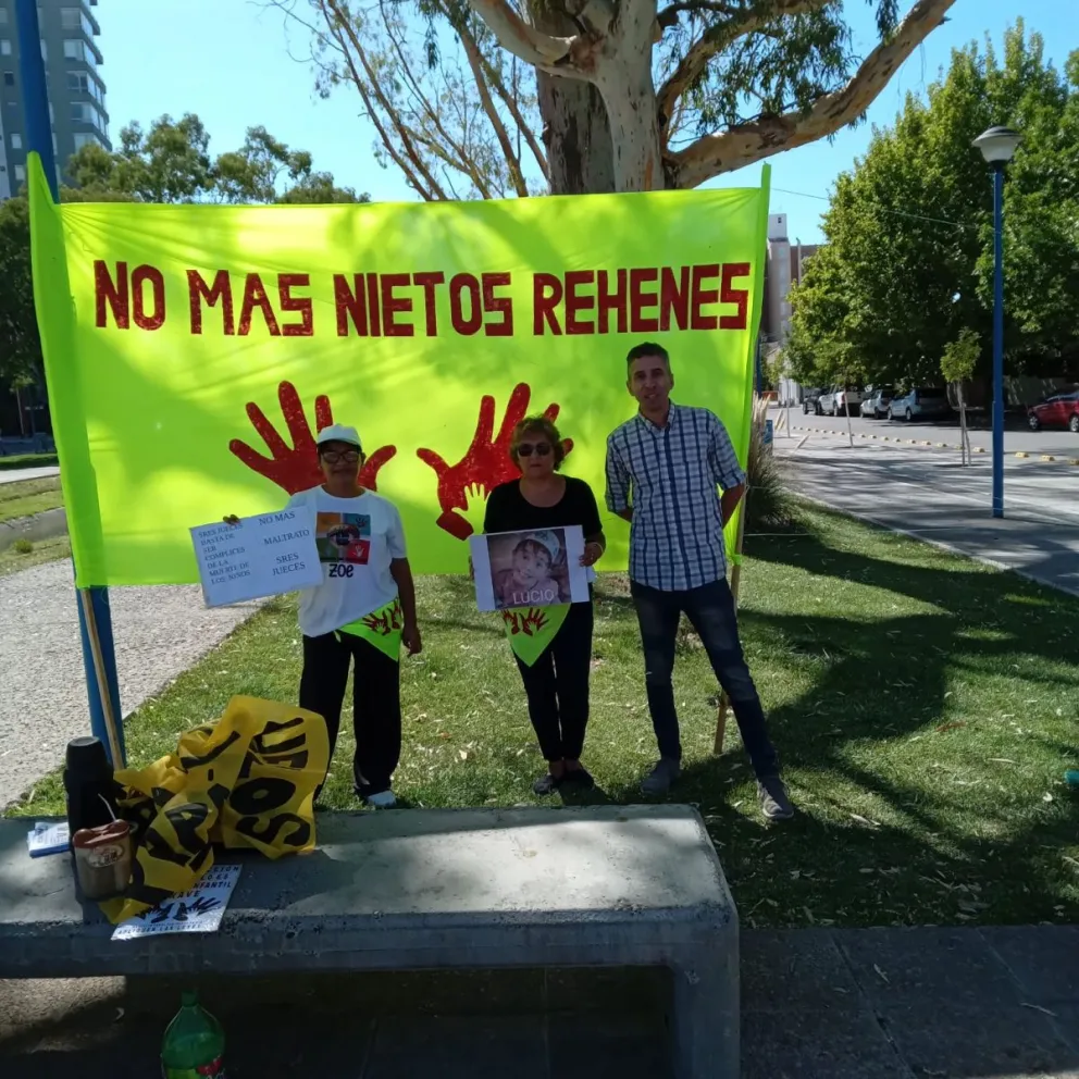 Justicia por Lucio y todos los niños y niñas: Abuelos auto convocados de Roca se movilizaron