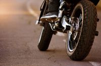 ¿Karma?: motochorro le robó a una mujer, escapó y se quebró la pierna tras sufrir un accidente