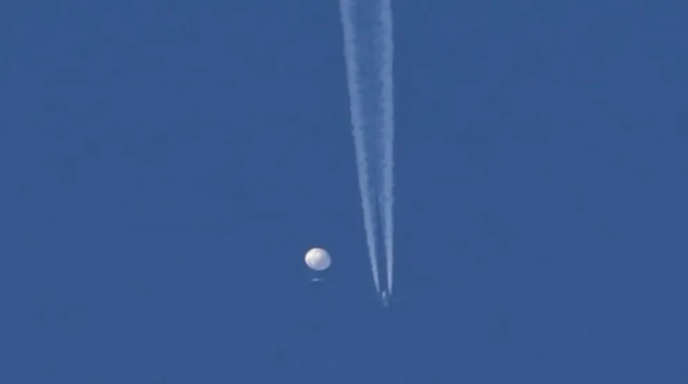 Estados Unidos derribó el globo chino que sobrevolaba su espacio aéreo