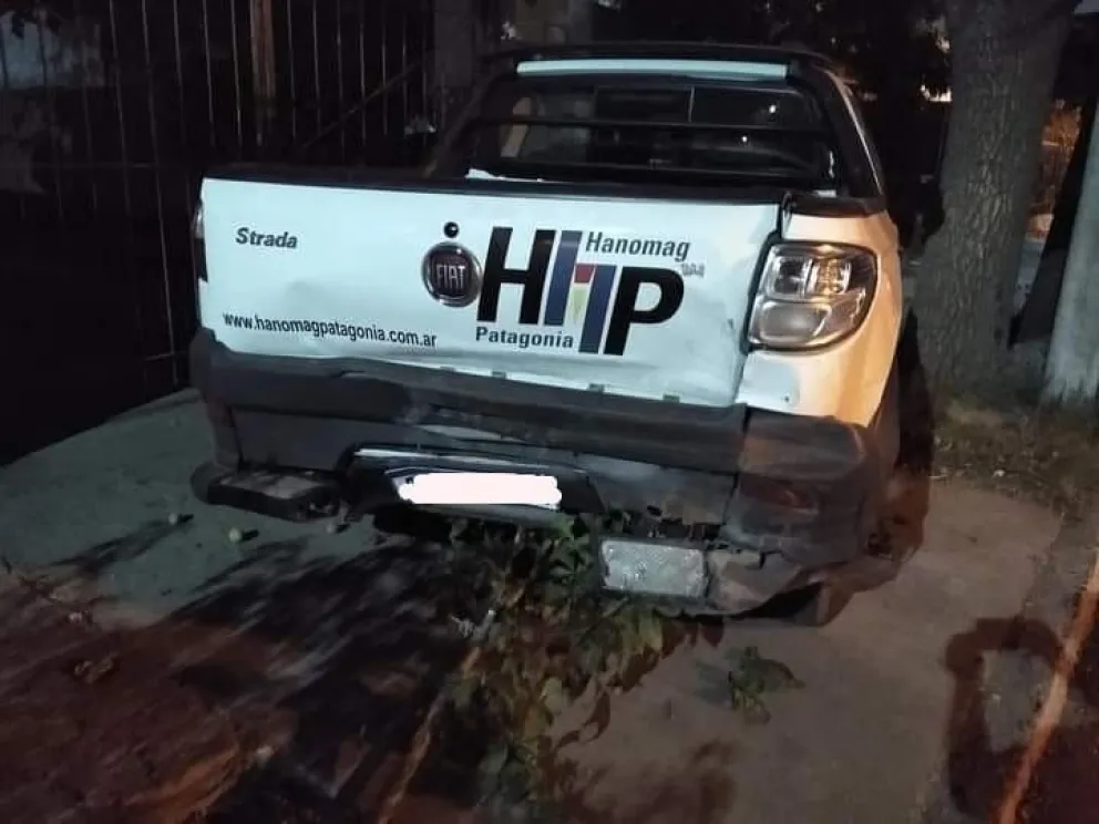 Buscan a una persona que se dio a la fuga luego de chocar una camioneta estacionada