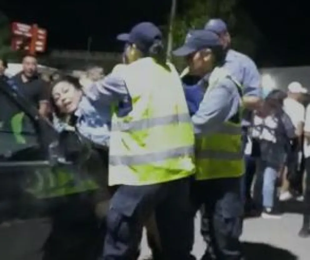 Detuvieron a una oficial de Cipolletti y dos cabos de Roca en la Fiesta de la Piedra Laja 