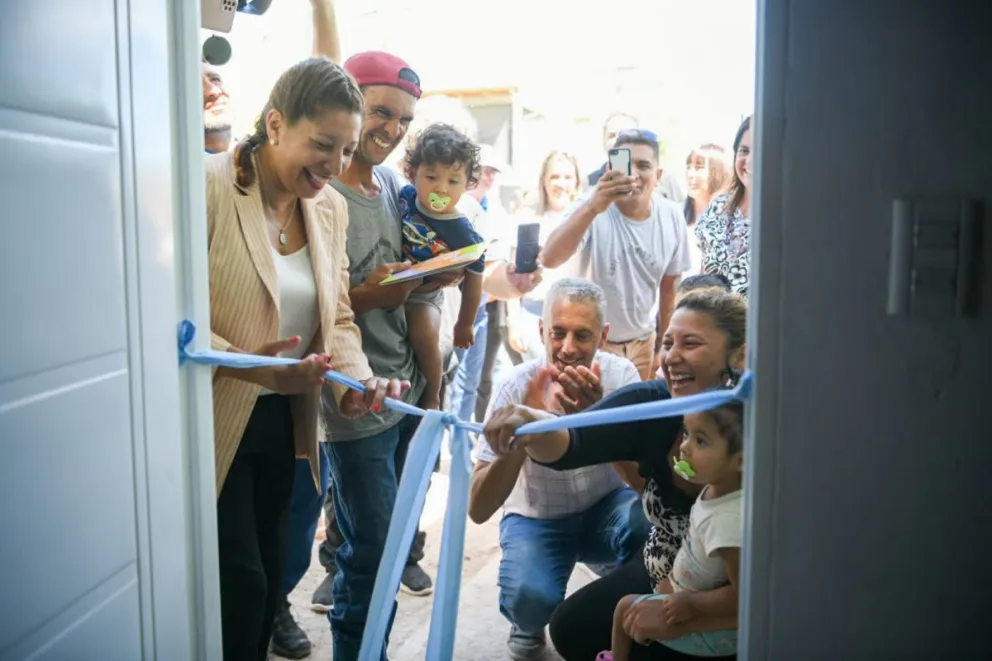 Entregaron viviendas en Roca y se comprometieron a hacer varias más