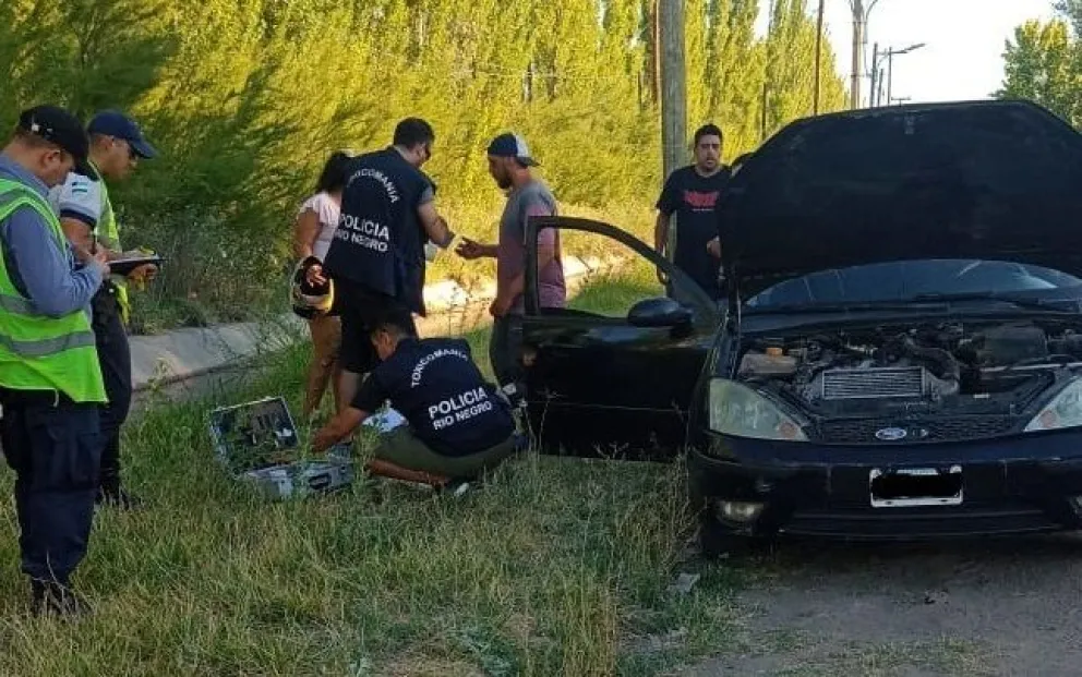 Un hombre transitaba sin licencia de conducir y con unos paquetes con marihuana