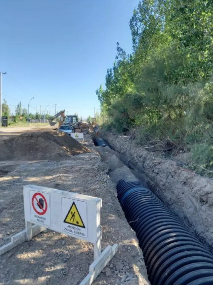 Avanza la obra de asfaltado de Damas Patricias que va desde Alsina a Ruta 22