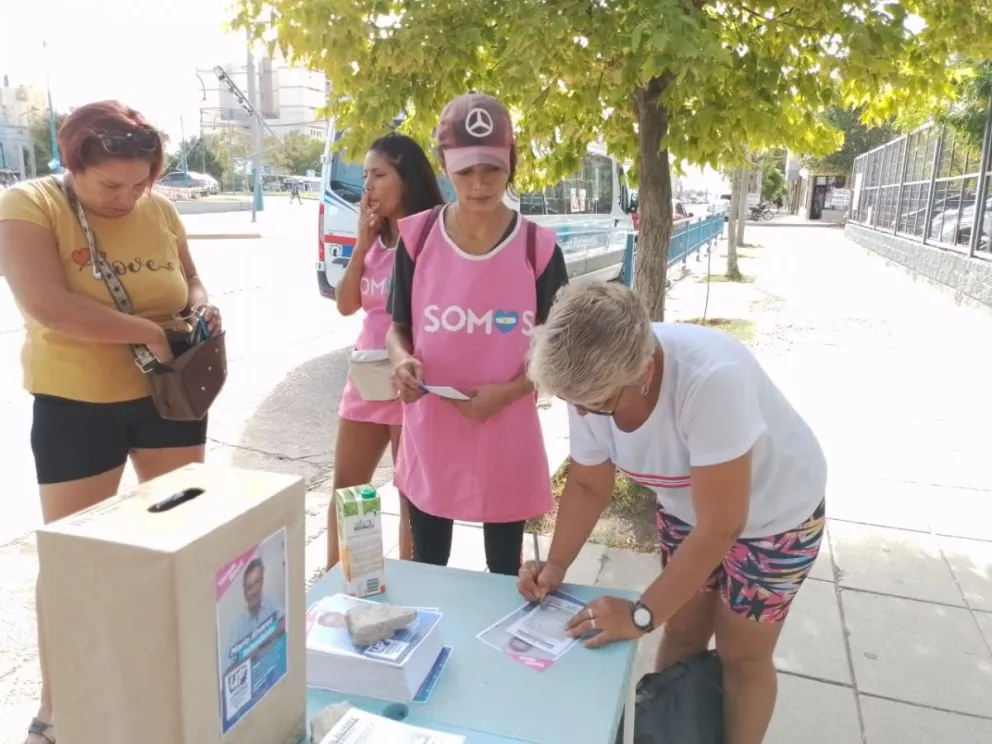 Los roquenses se sumaron a la consulta de la Unidad Popular sobre la calidad de los servicios municipales