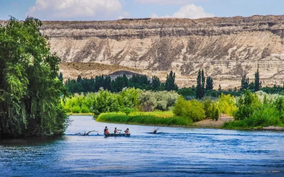 Una nueva propuesta: caminatas por la costa del Río Negro