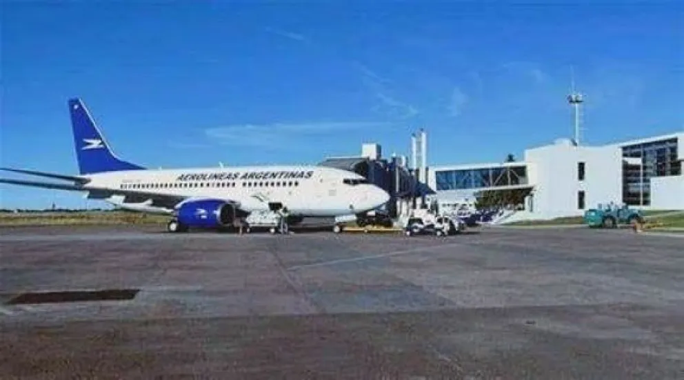 Un avión de Aerolíneas que volaba a Bariloche debió aterrizar de emergencia en Bahía Blanca