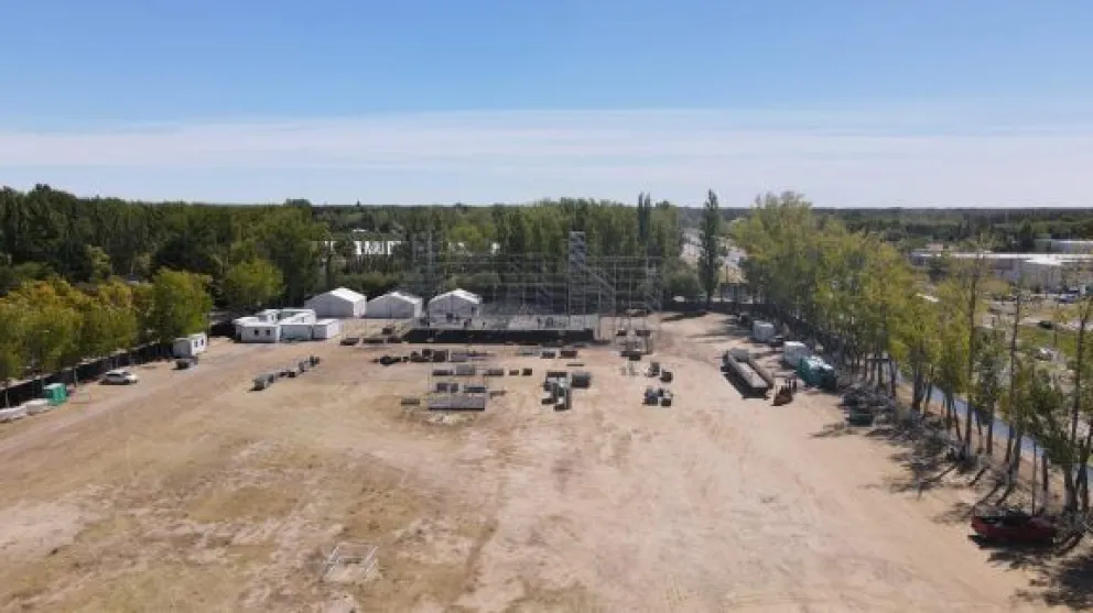 Continúan los trabajos para la Fiesta de la Manzana: ¡Mirá cómo está quedando el predio!