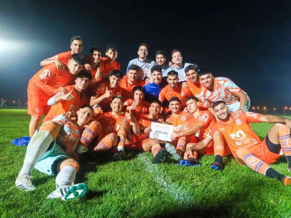 Deportivo Roca festejó en San Patricio del Chañar 