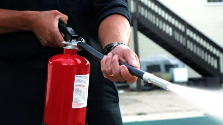 Solo un susto: inspectores municipales ayudaron a controlar un principio de incendio