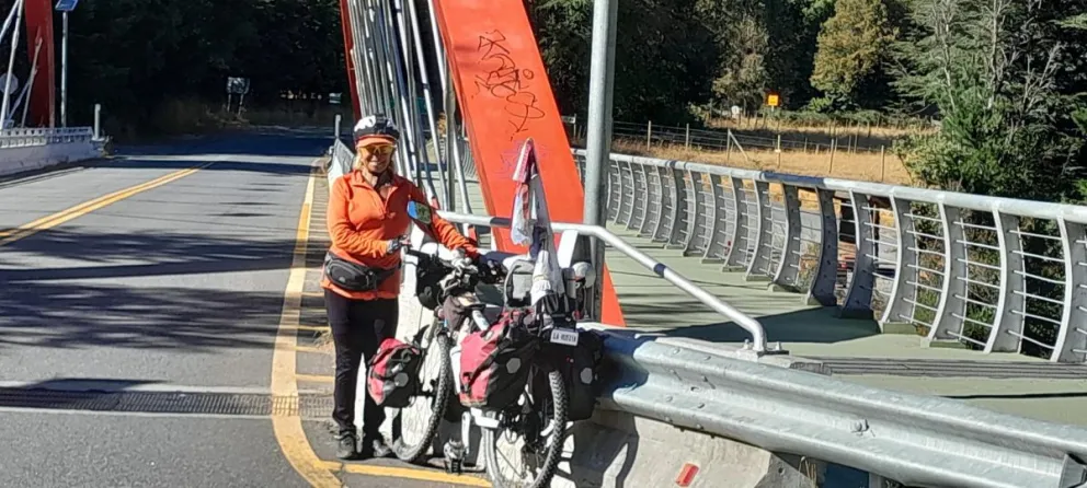 Una ciclista roquense de 73 años fue atropellada por el conductor de un auto y ahora se encuentra prófugo