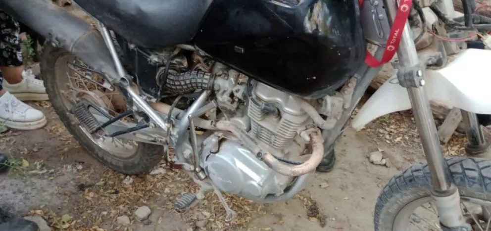 ¡Justo a tiempo! encontraron una moto robada cuando estaba siendo desmantelada 