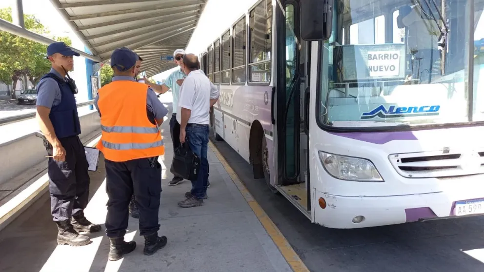 ¿Cómo van a circular los colectivos interurbanos durante las fiestas? Habrá paros y suspensión de servicios
