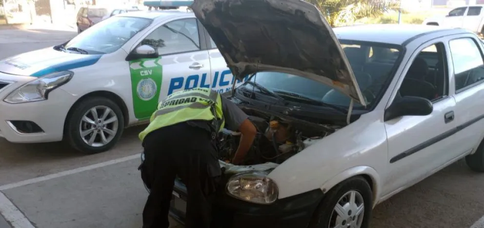 Circulaba con patentes truchas y la policía le secuestró el auto