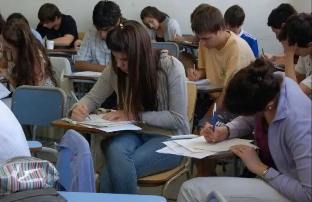 ¿Cómo inscribirse a la becas universitarias, secundarias y primarias?