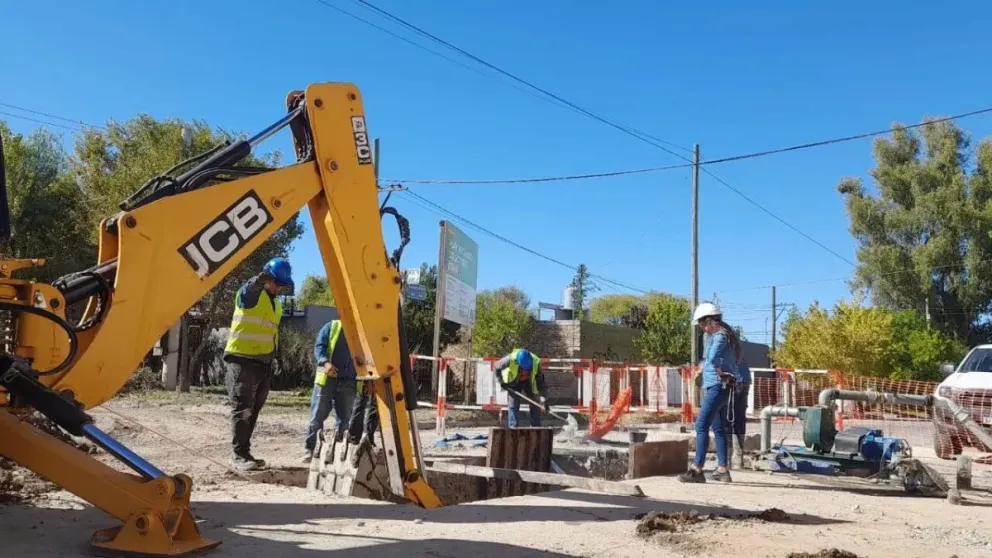 Avanza a paso firme el plan de recambio de colectores cloacales de Roca
