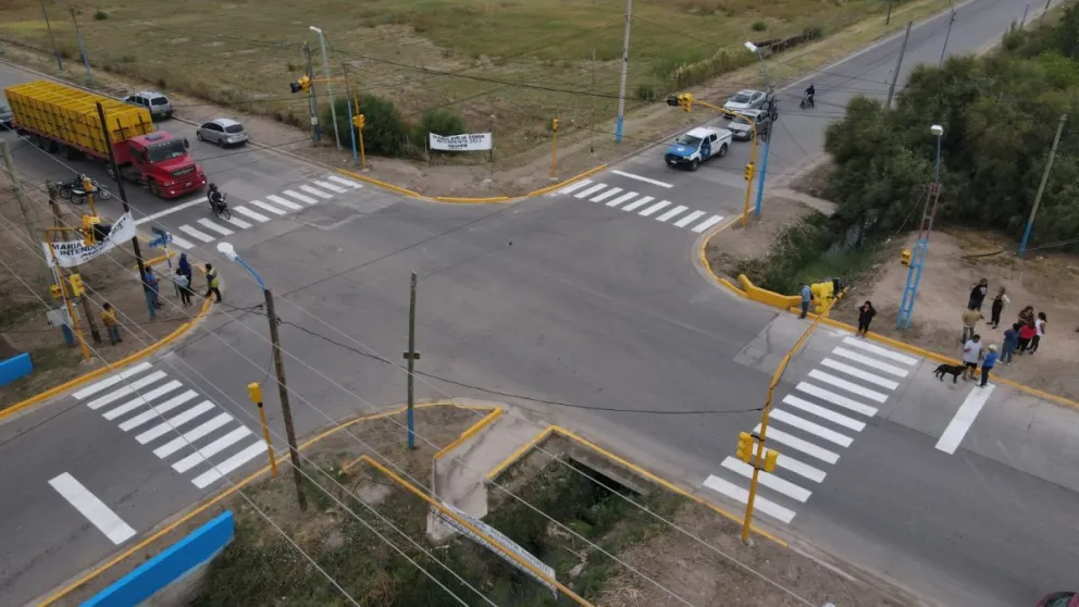 Insólito: Parece una carrera de obstáculos, sendas peatonales que te llevan al desagüe