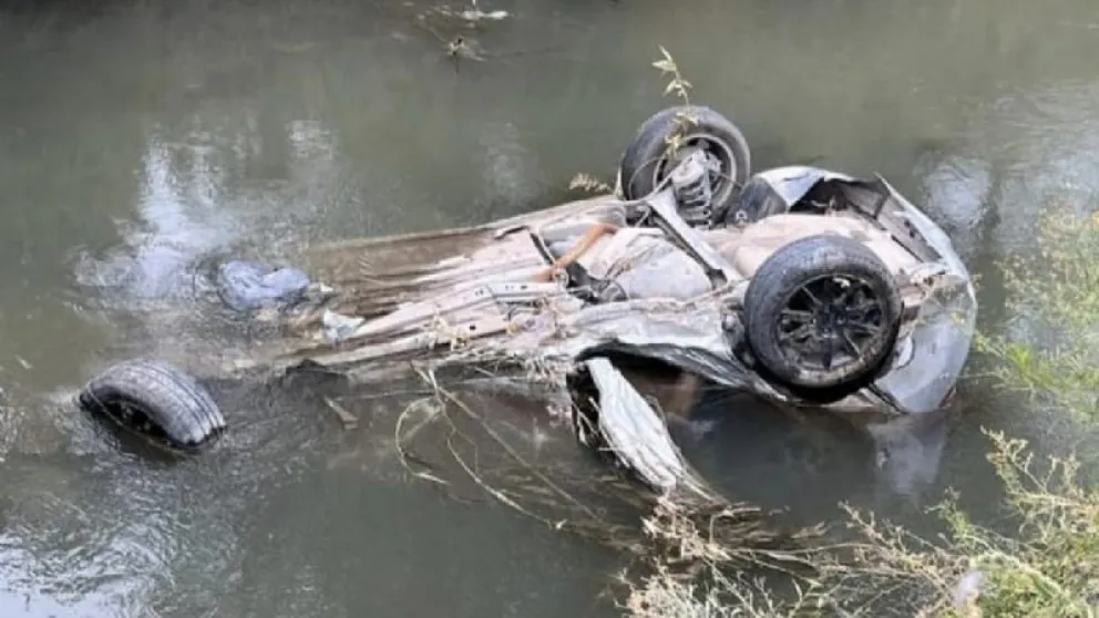 Identificaron al hombre que estaba muerto en el auto que sacaron del desagüe  