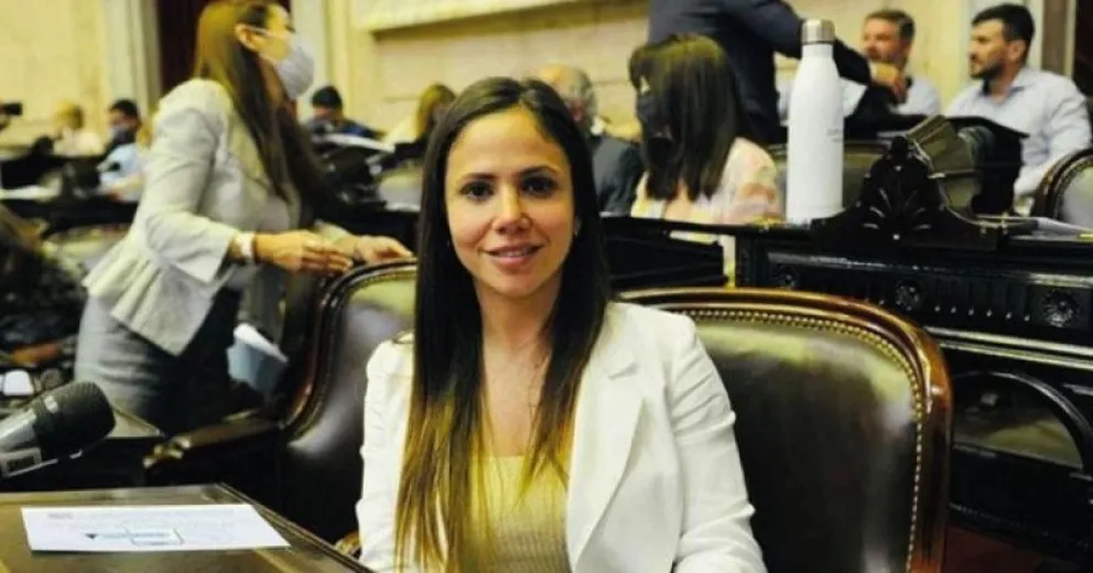 Así era el despacho “peronista” de Romina de Gran Hermano en la Cámara de Diputados