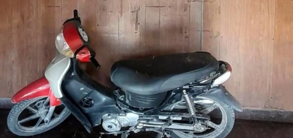 Manejaba una moto con pedido de secuestro, intentó darse a la fuga y tras una persecución fue detenido