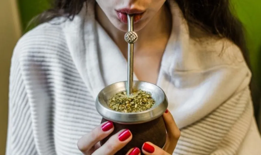 Alertan sobre audio falso que asegura que hay internados por consumir una conocida yerba