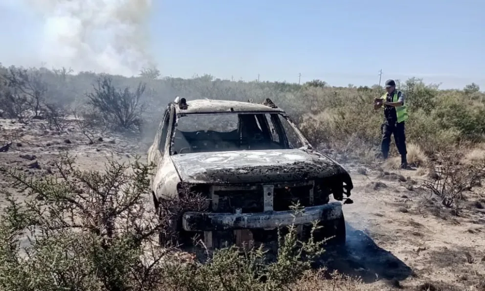 Se les incendió el vehículo tras un accidente en Ruta Nacional 22