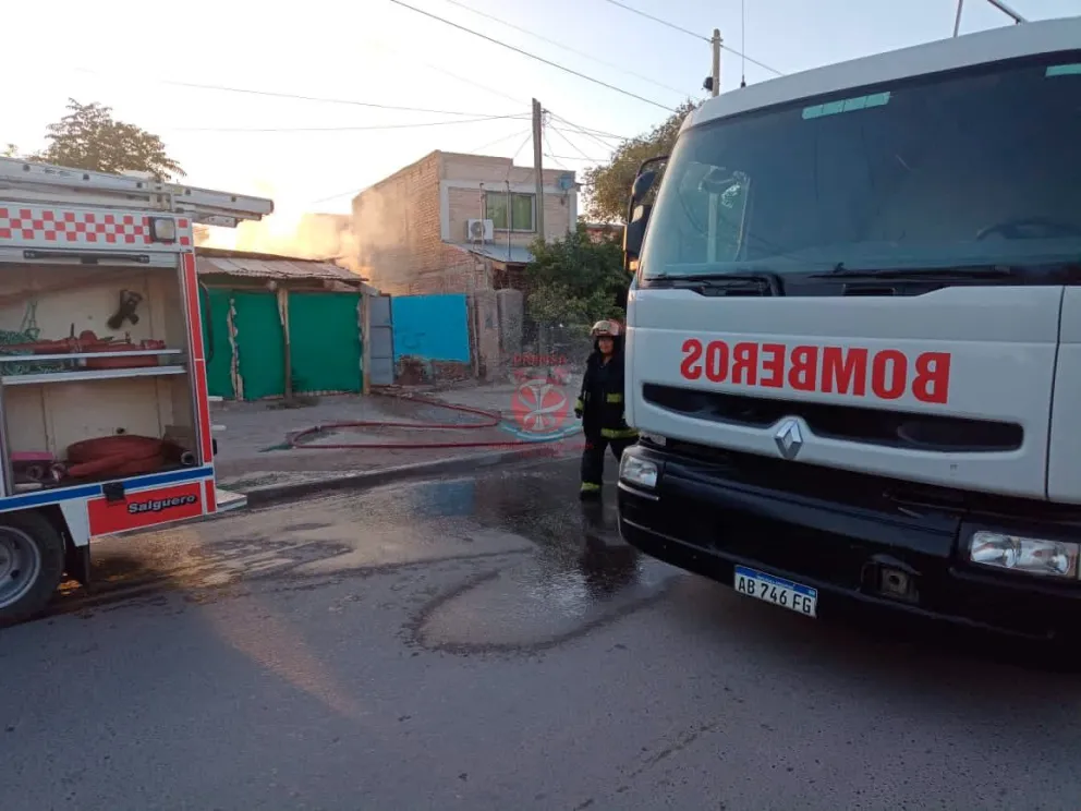 Mañana agitada para Bomberos: tres dotaciones trabajaron para apagar un incendio en una vivienda