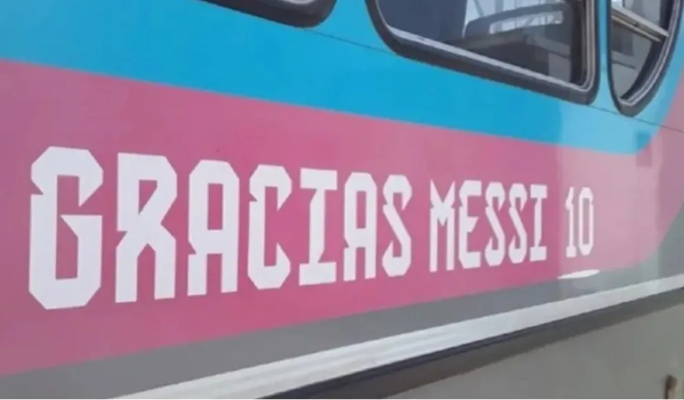 Los hinchas roquenses están rumbo al Monumental  