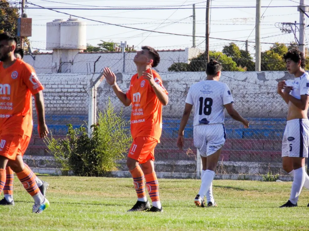 El “Depo” se acerca a la cima luego de vencer a Atlético Regina