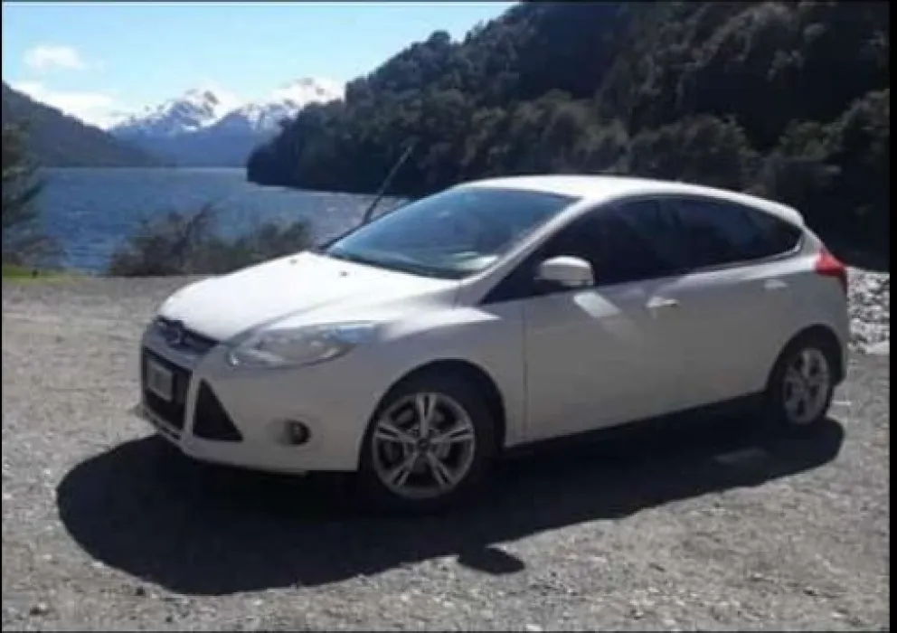 A punta de pistola le robaron el auto a una policía 