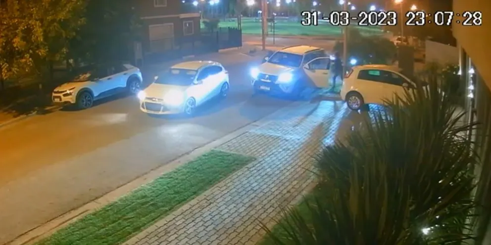 Armados robaron una camioneta en la que estaba un niño dentro 