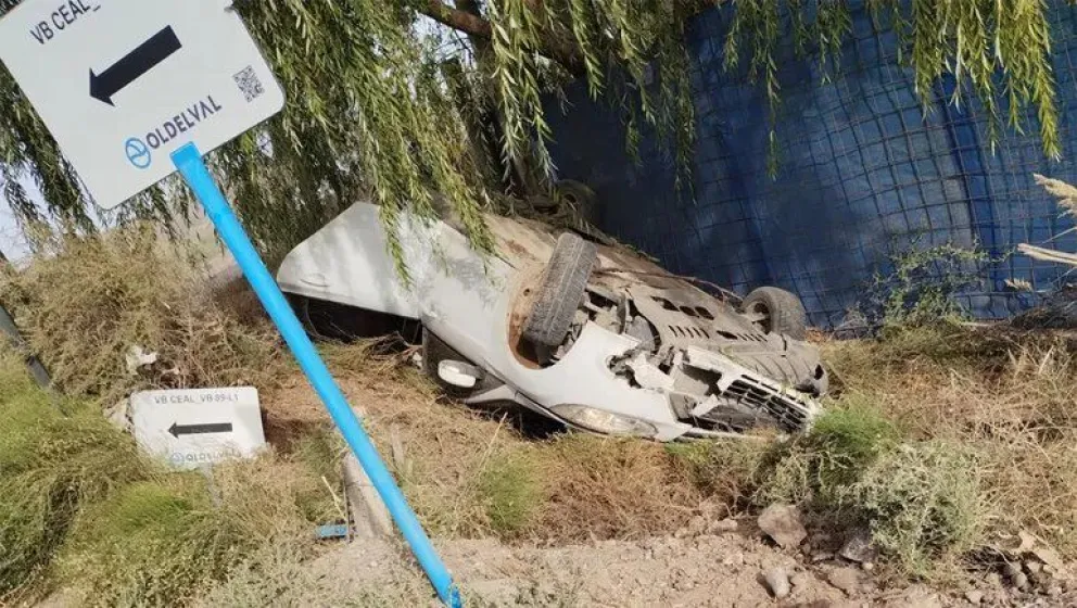 Robaron el auto de una mujer policía, fueron perseguidos y chocaron en la zona de “El 30”