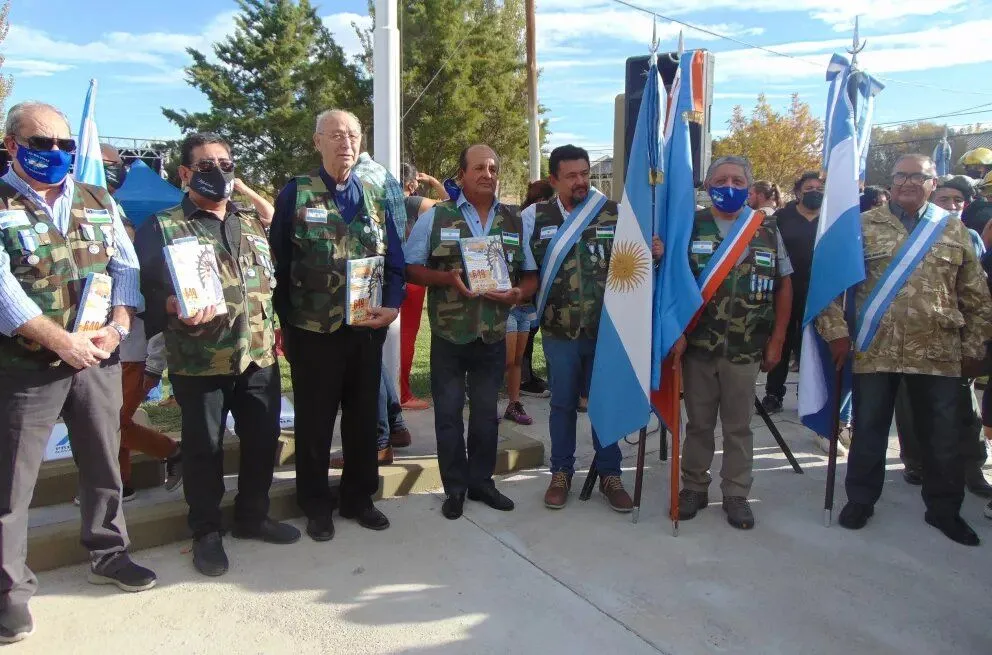 Veteranos de Roca inauguraron una muestra para conmemorar los 41 años de Malvinas